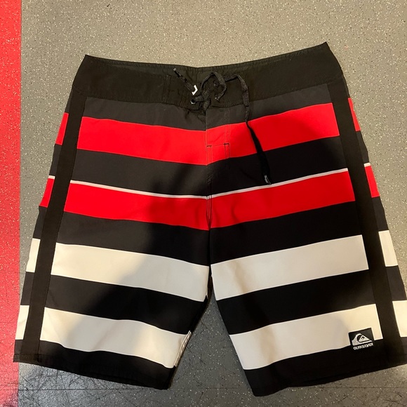 Quicksilver Board shorts - Picture 1 of 2